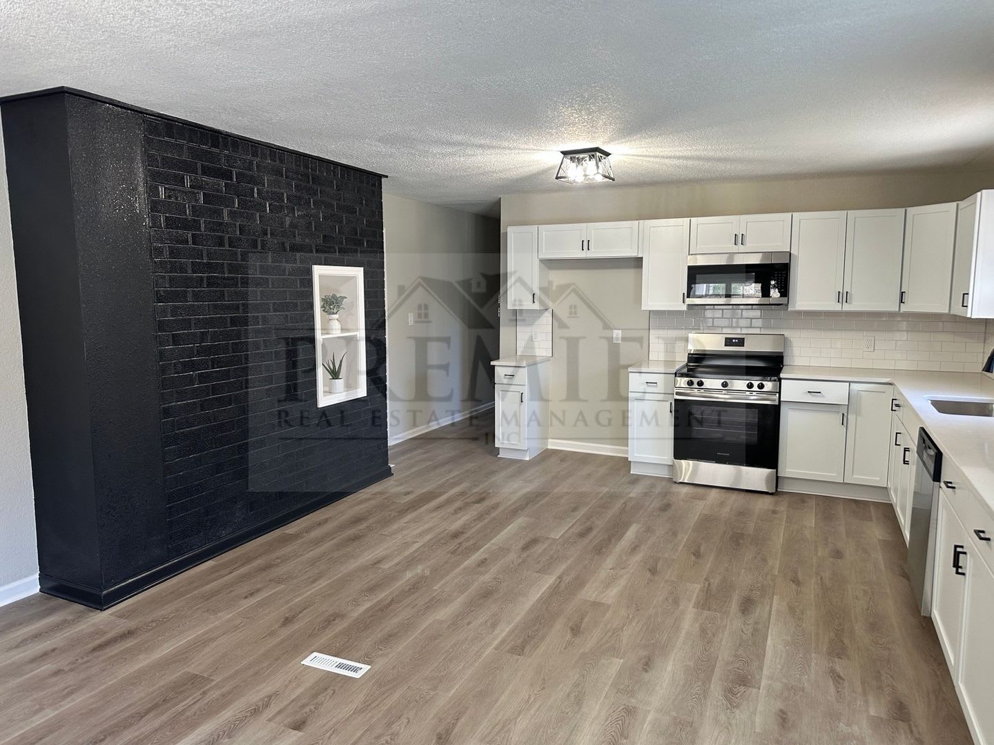 5613 Palmer Ave Kcmo 64129 3 Bedroom Plus Bonus Room 3 Full Baths Brand New Interior Rent 2200 Deposit 2200 – photo 4