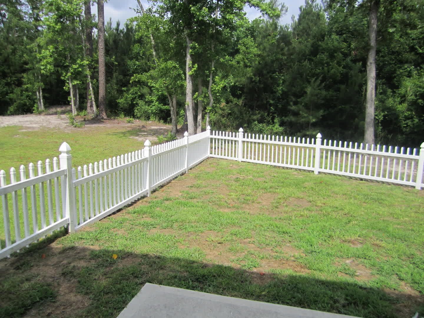Large family home with fenced back yard in Satterfield Close to Cherry Point & New Bern – photo 3