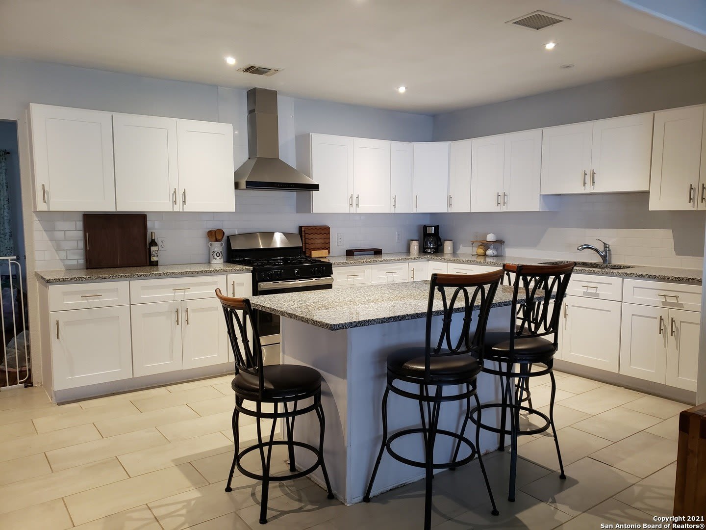 950 Santa Monica St – photo 3
