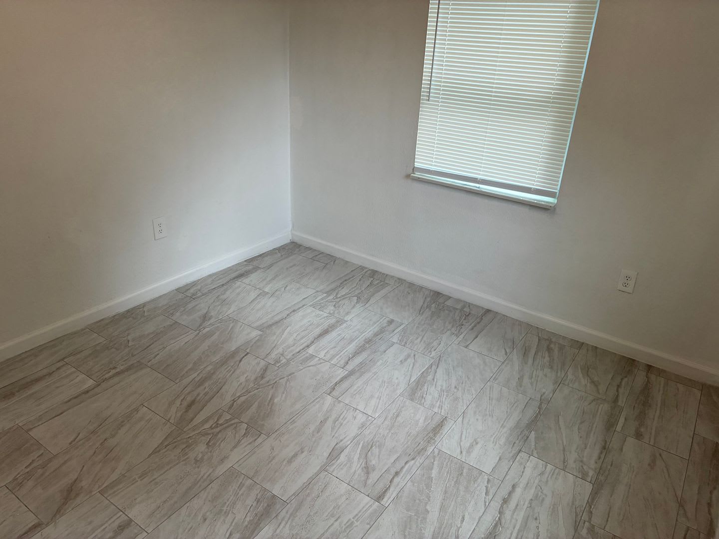 2-Bedroom Duplex with Private Carport Near Main Roads – photo 3