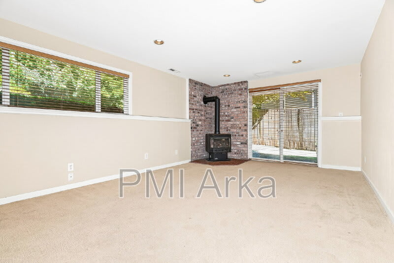 1231 225th Ave NE – photo 2