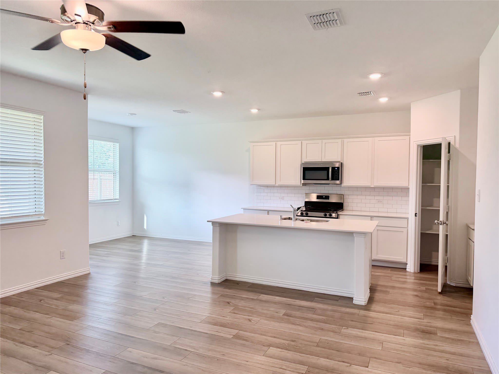 1200 Mahogany Lane – photo 3