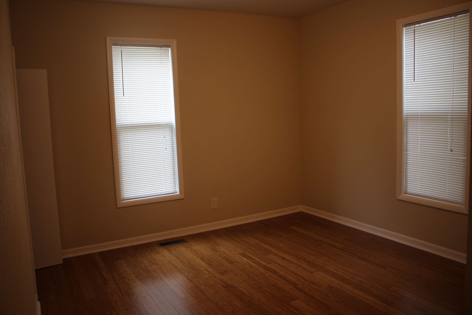 For Rent: 4 Bedroom/1 Bathroom Home – photo 4