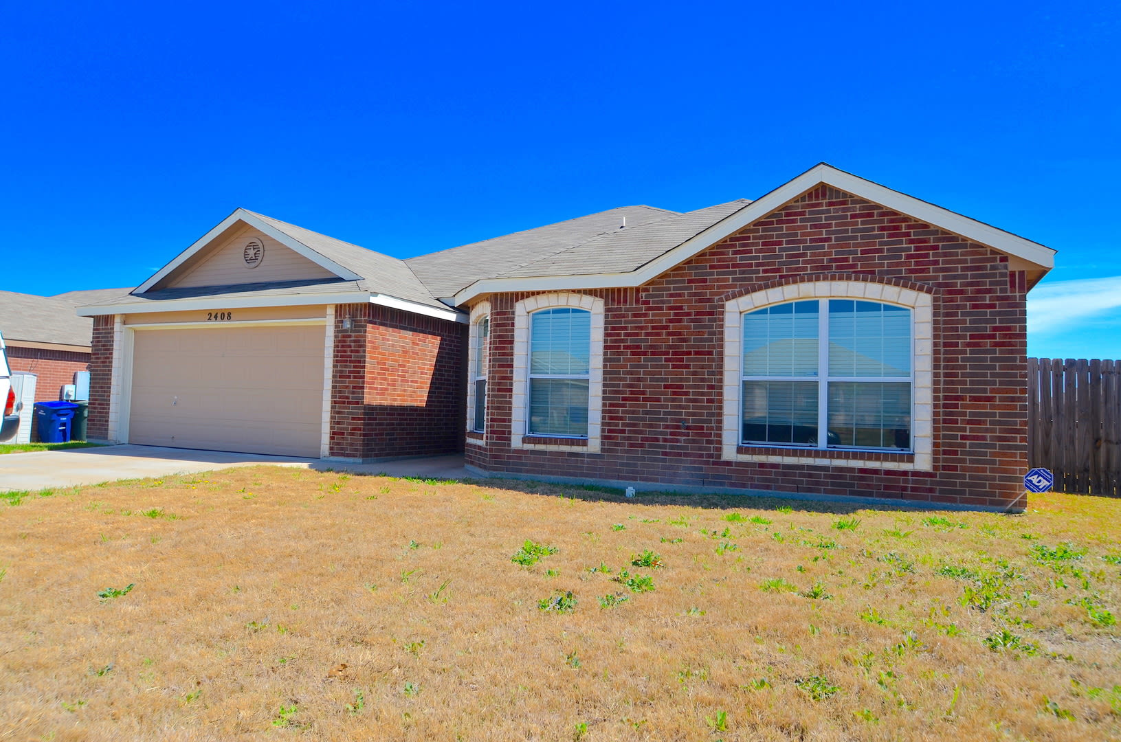 GORGEOUS 4 BED/2 BATH HOME IN HOUSE CREEK!! – photo 1