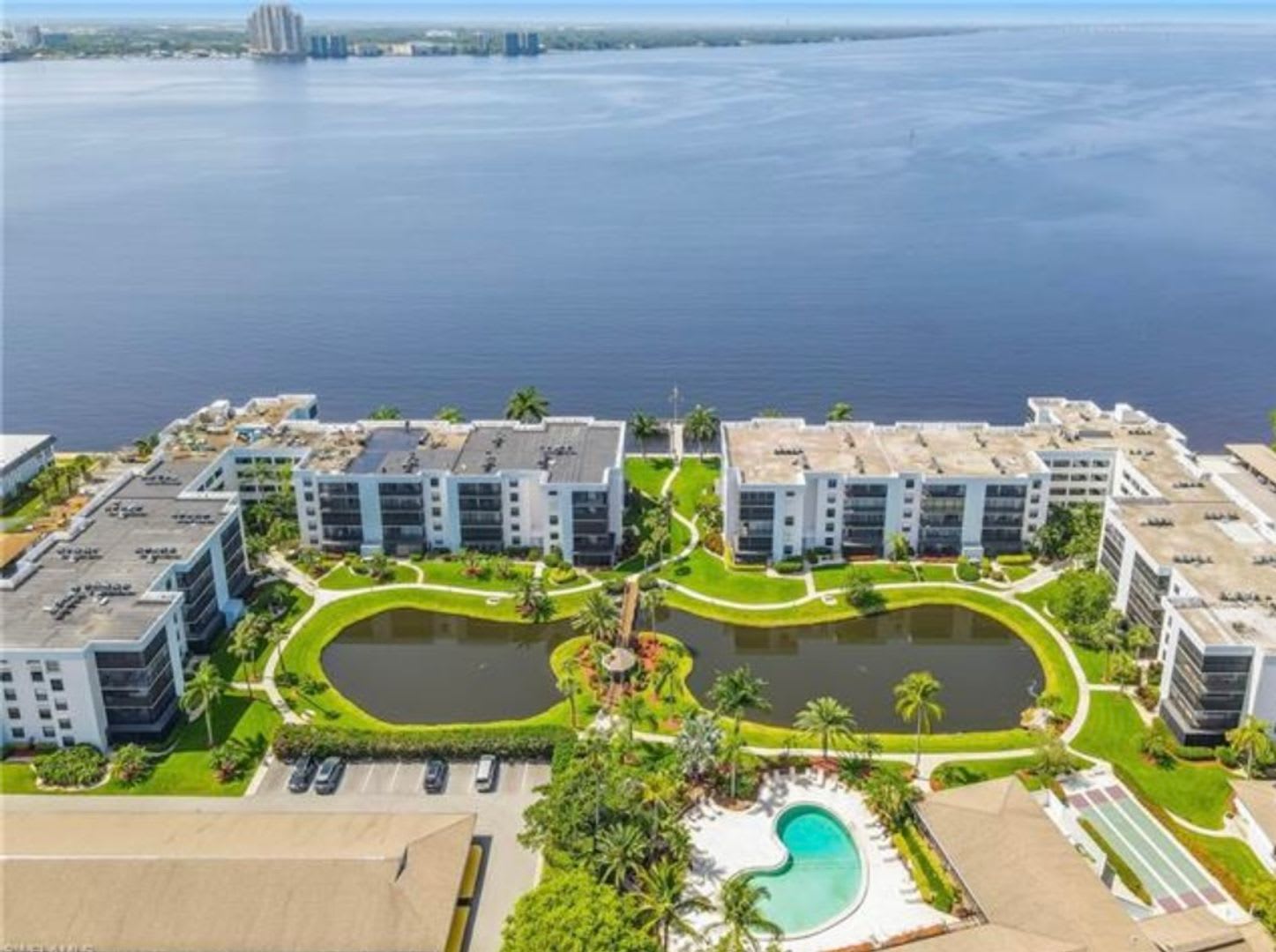 2/2 Beautiful Condo in great community – photo 3