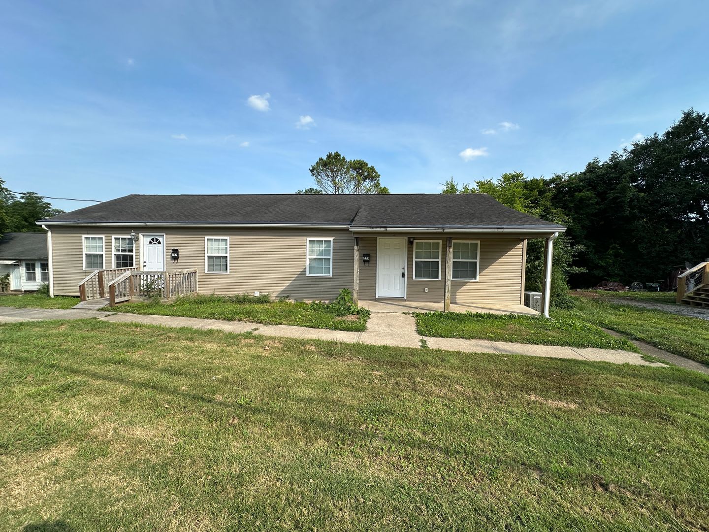 Stunning Original Hardwoods & Seamless Single-Level Living in Oak Ridge! – photo 1