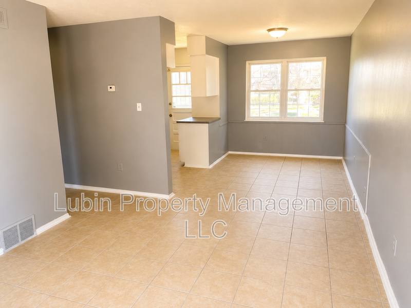 590 Blackhawk Rd – photo 3