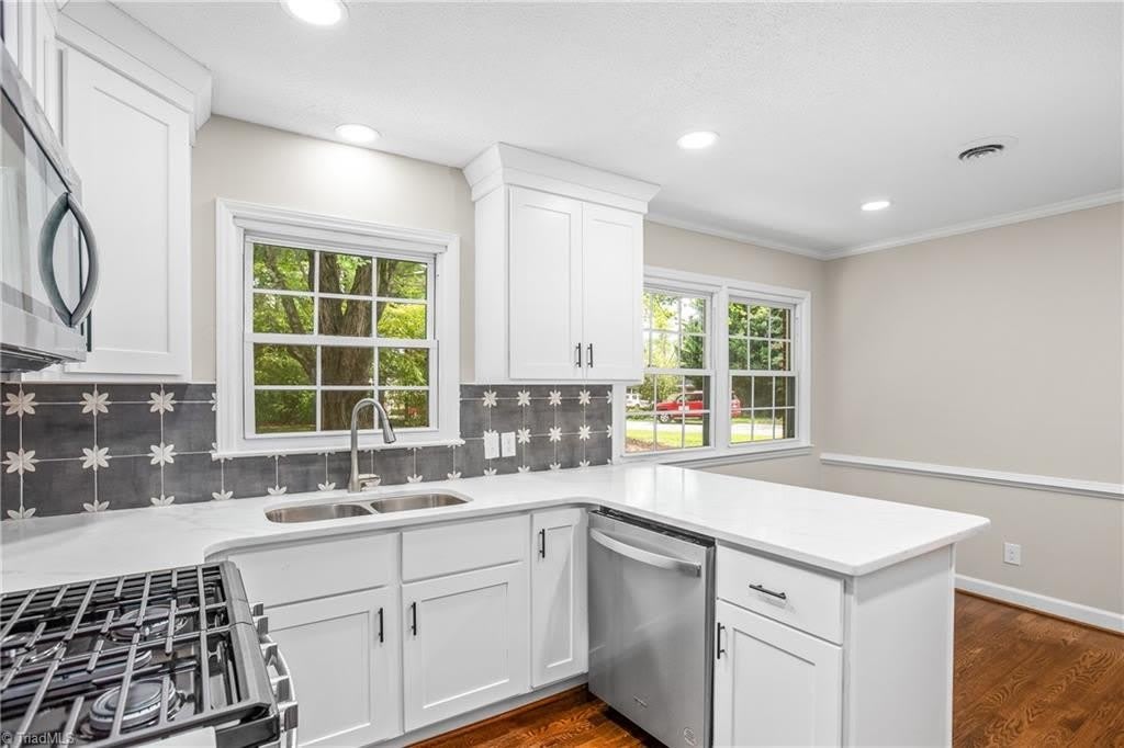 701 N Peace Haven Road – photo 4