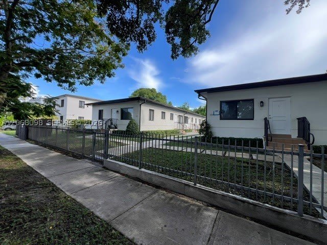 2121 Sw 14Th Ter – photo 2