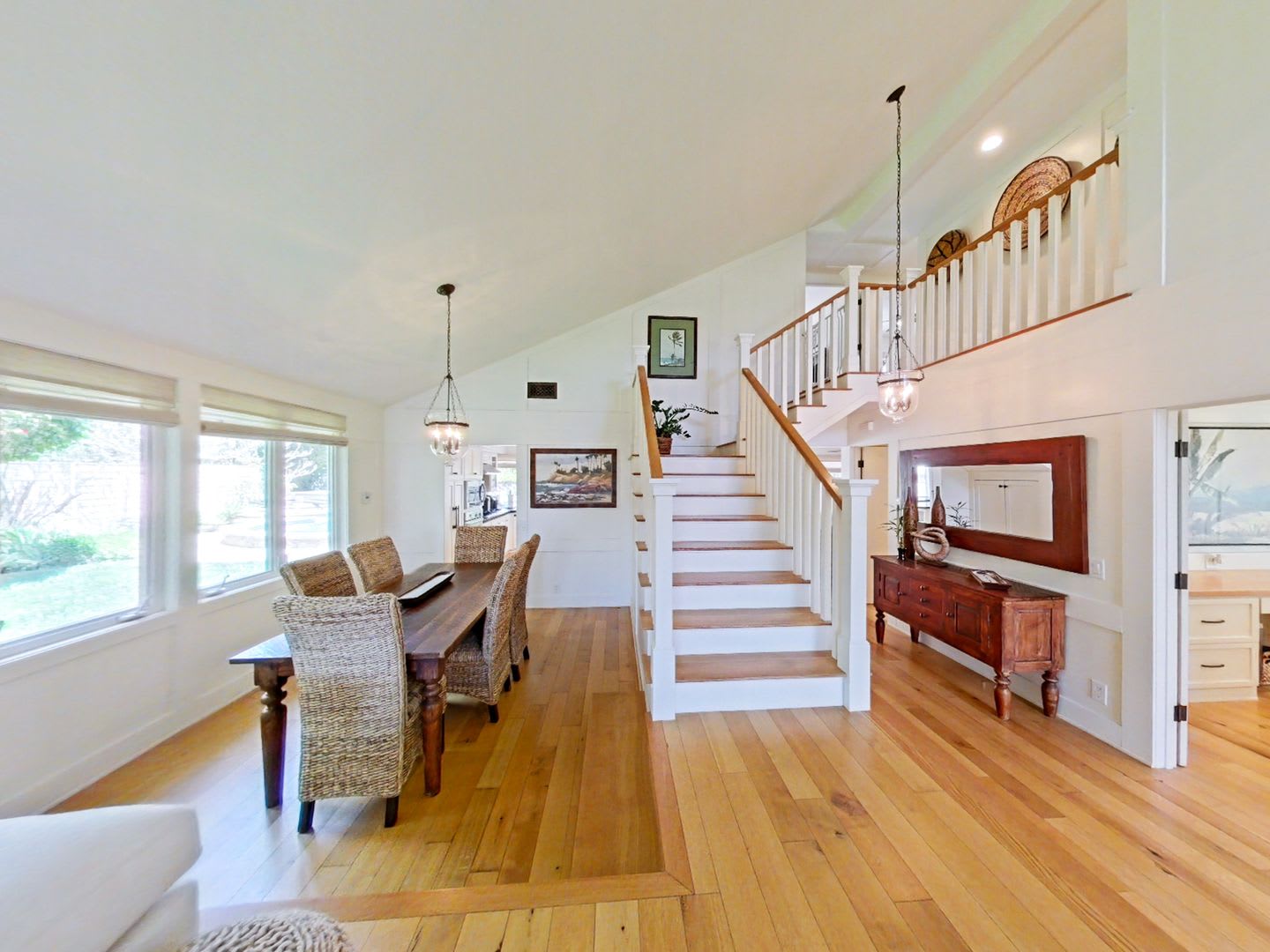 Long / Short term FURNISHED rental – photo 4
