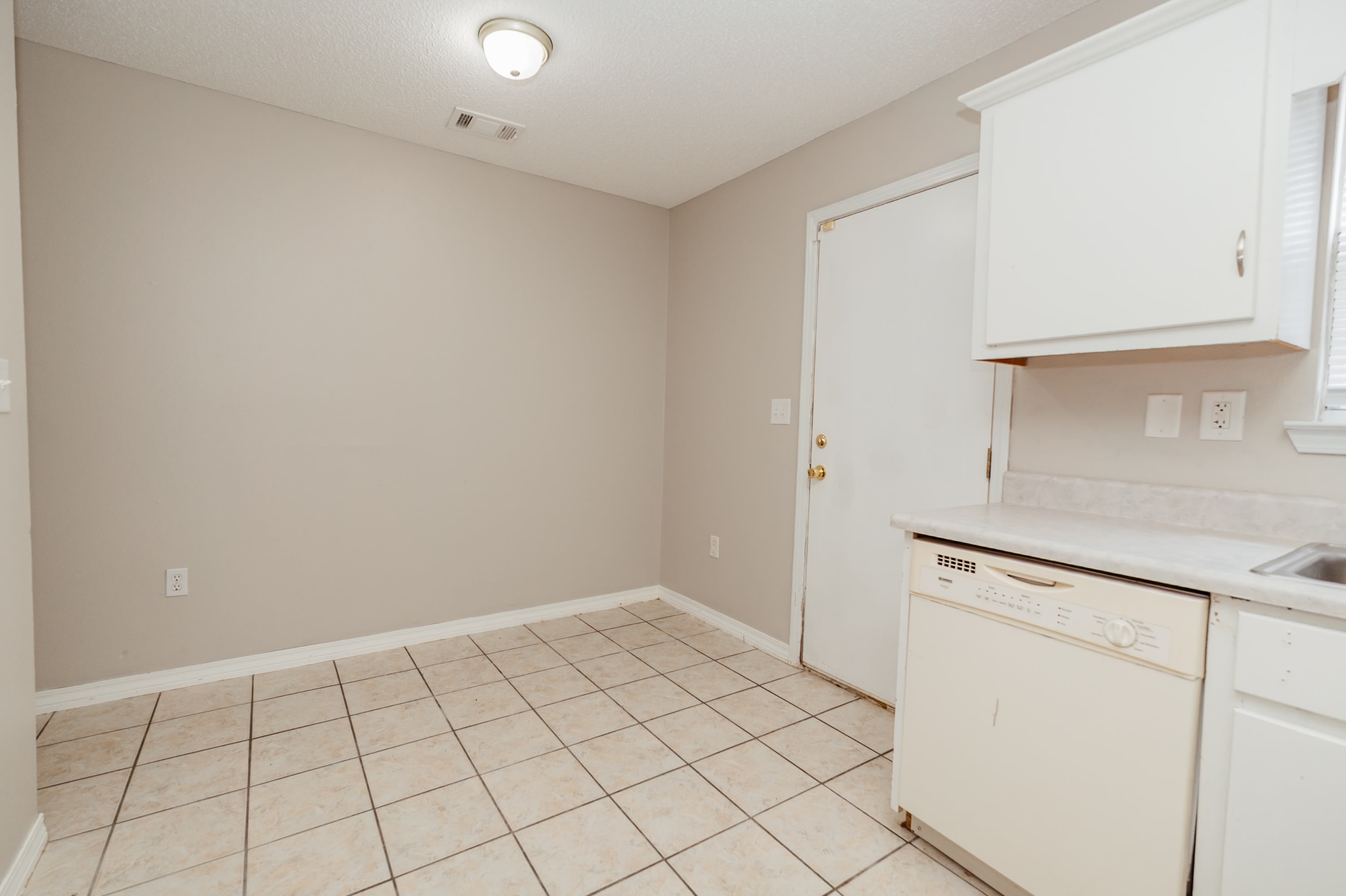 226 Runnymeade Drive – photo 4