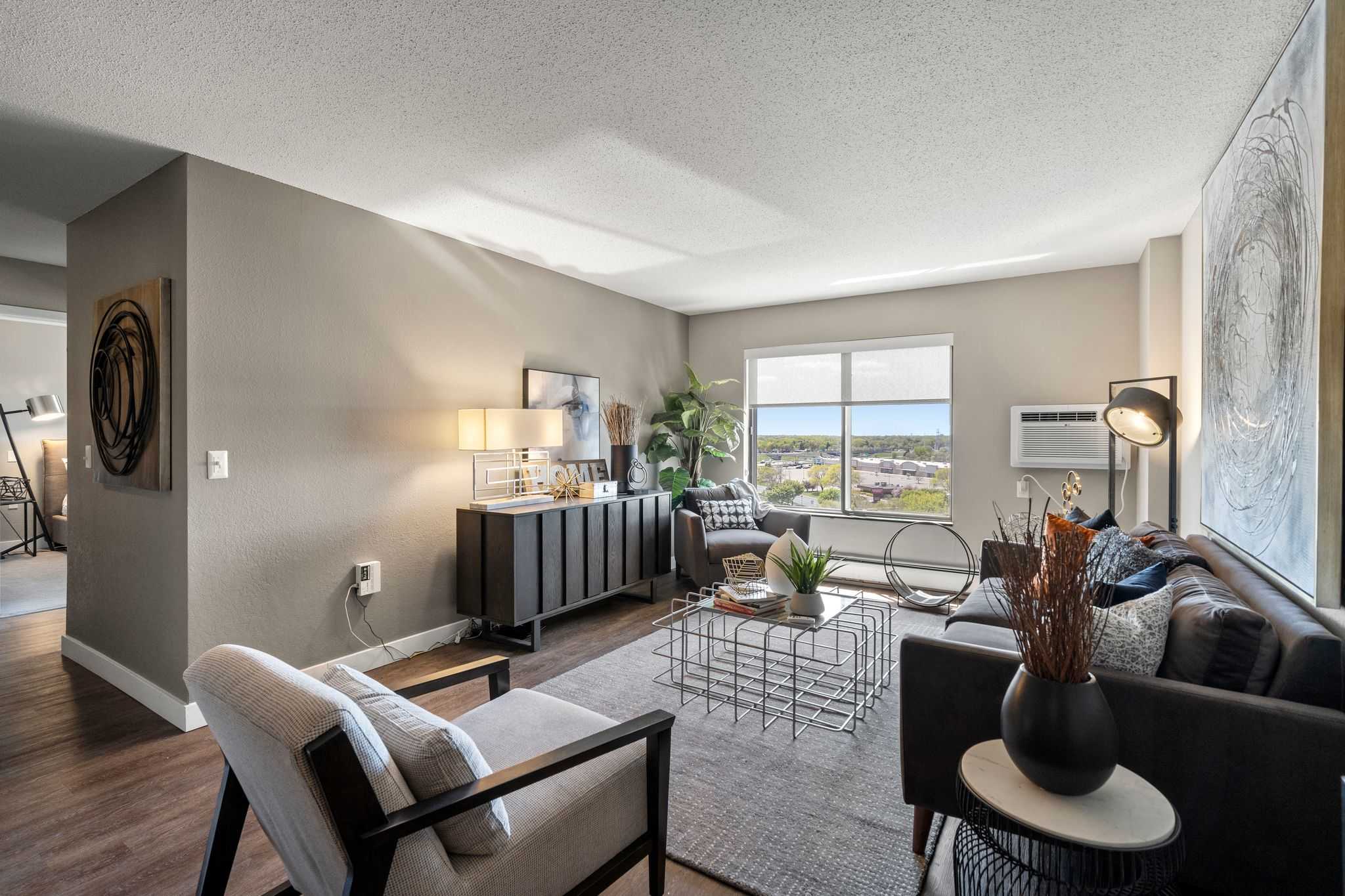 Lux Apartments – photo 1