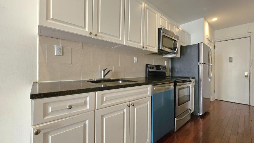 20 Magaw Place – photo 4