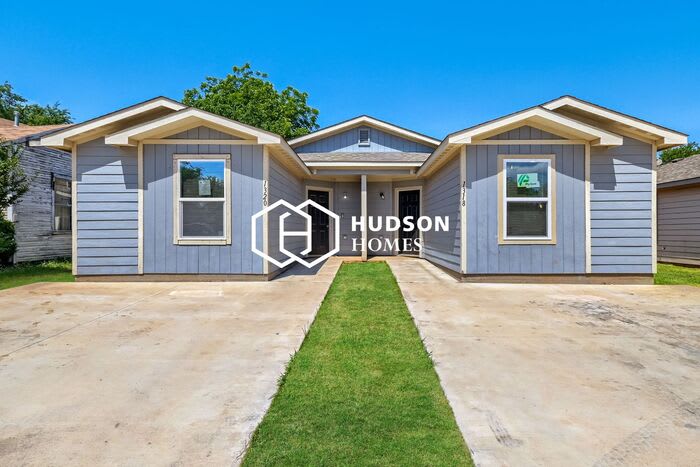 1320 Oak Street – photo 1