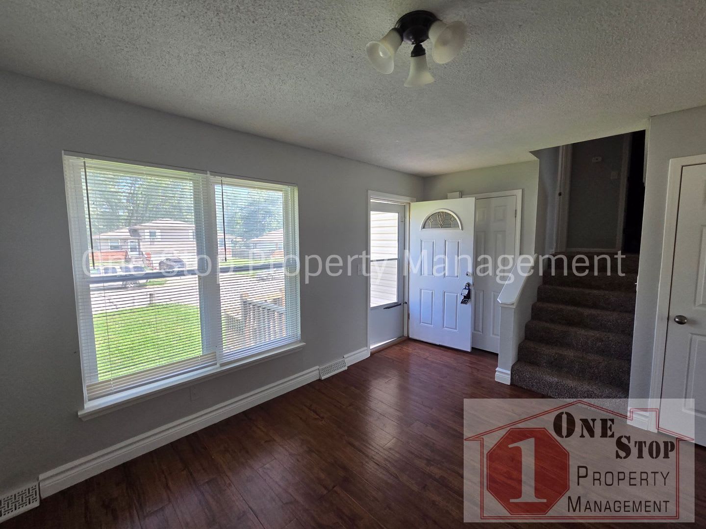 Spacious 3 Bedroom 1 Bathroom Duplex For Rent – photo 2