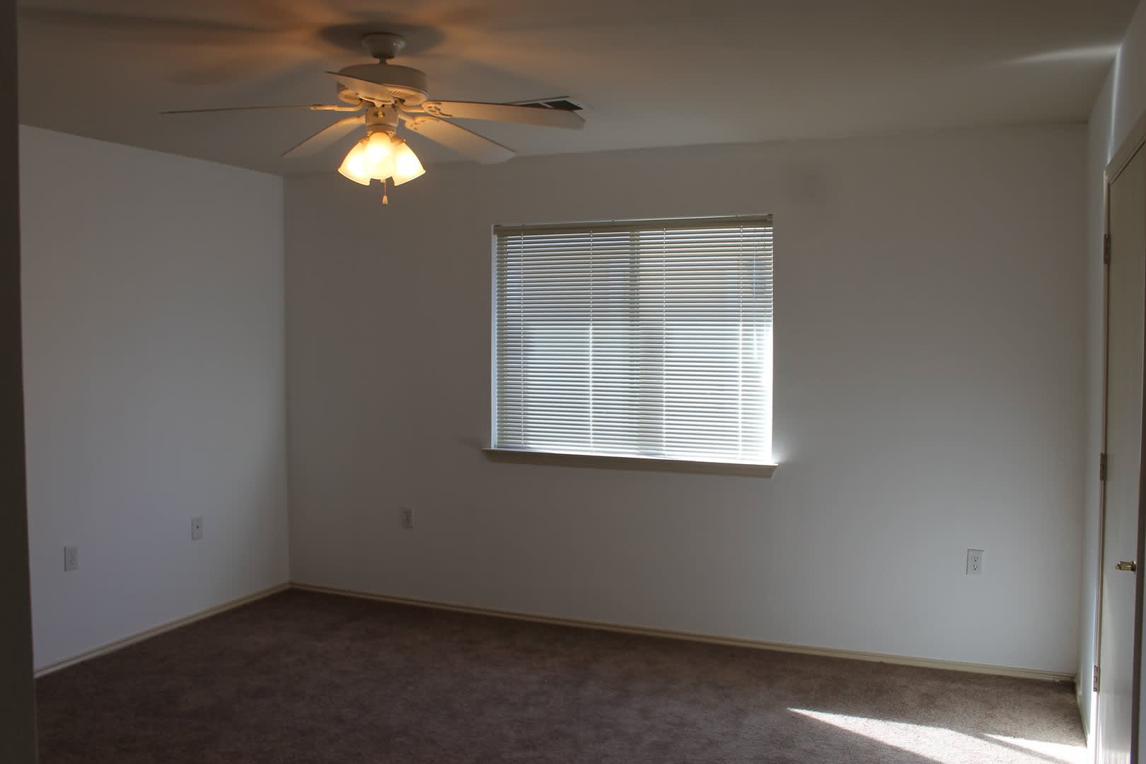 Beautiful Manor home for rent, 11512 Melstone Dr – photo 3