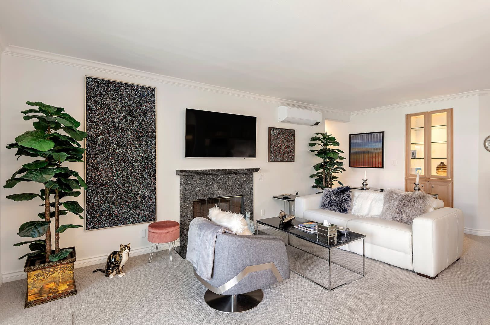 RARELY offered! Top floor three bedroom 2.5 bath El Escorial condo, fully furnished at East Beach. – photo 4