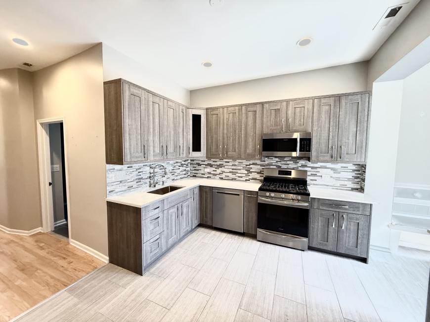 1905 W Huron St – photo 2