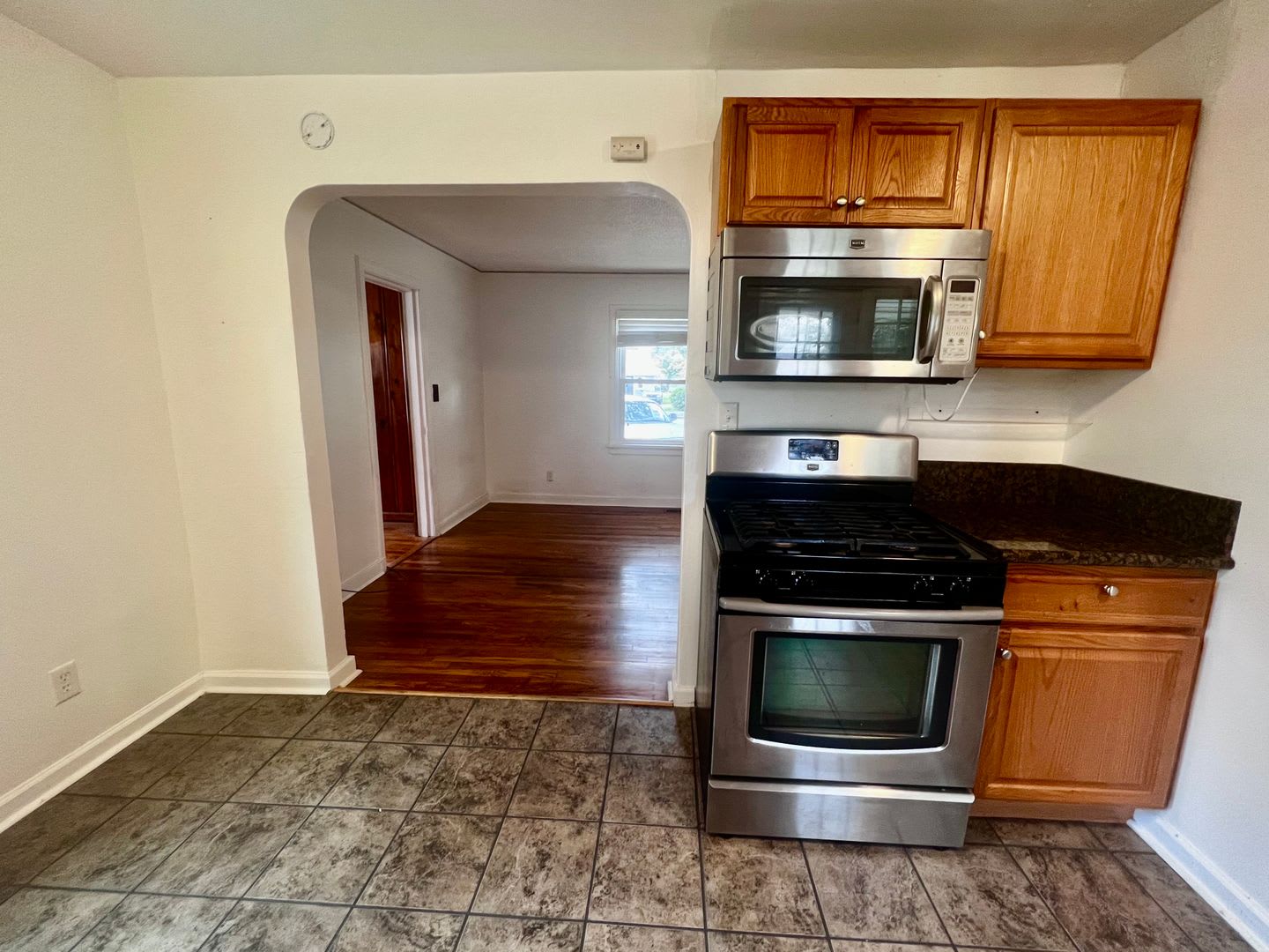 Charming Cape Cod Located In The Heart Of Norfolk – photo 3