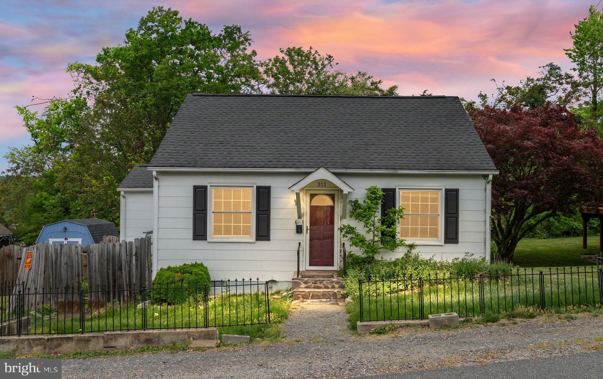 311 COLONIAL Avenue – photo 1