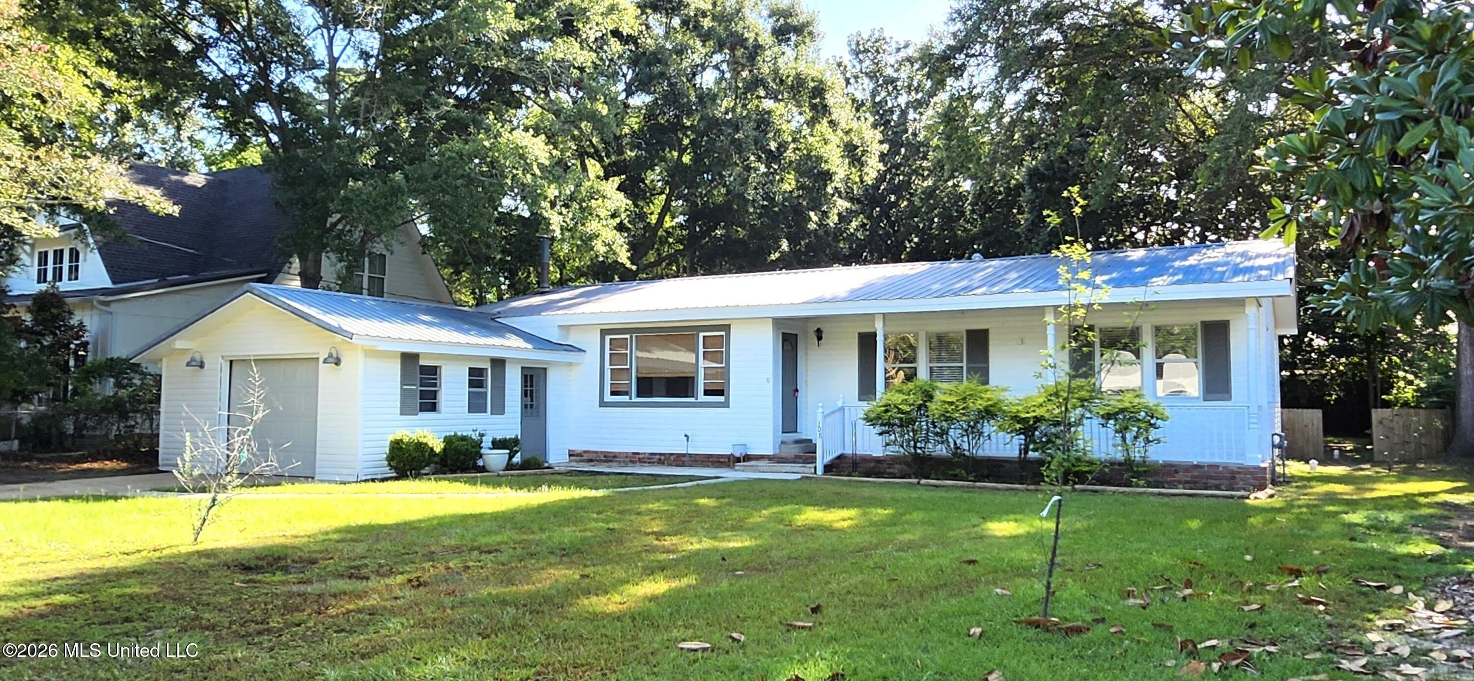 308 Live Oak Street – photo 1