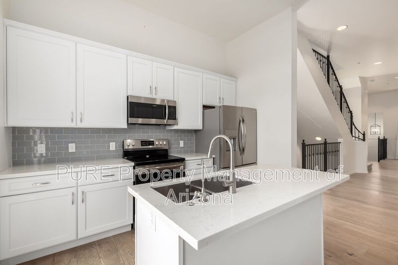 421 W 6th St – photo 5