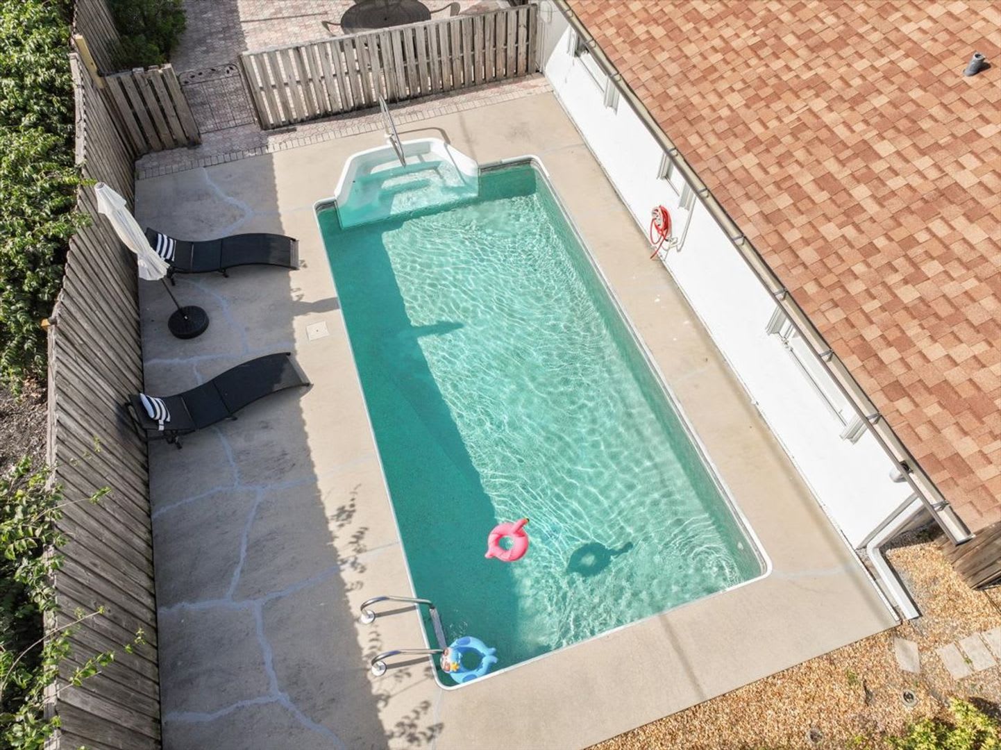 Private Pool Home In The Heart Of Naples Furnished 3 Bedroom 2 Full Bath Pet Friendly Ready For A Long Term Tenant – photo 2