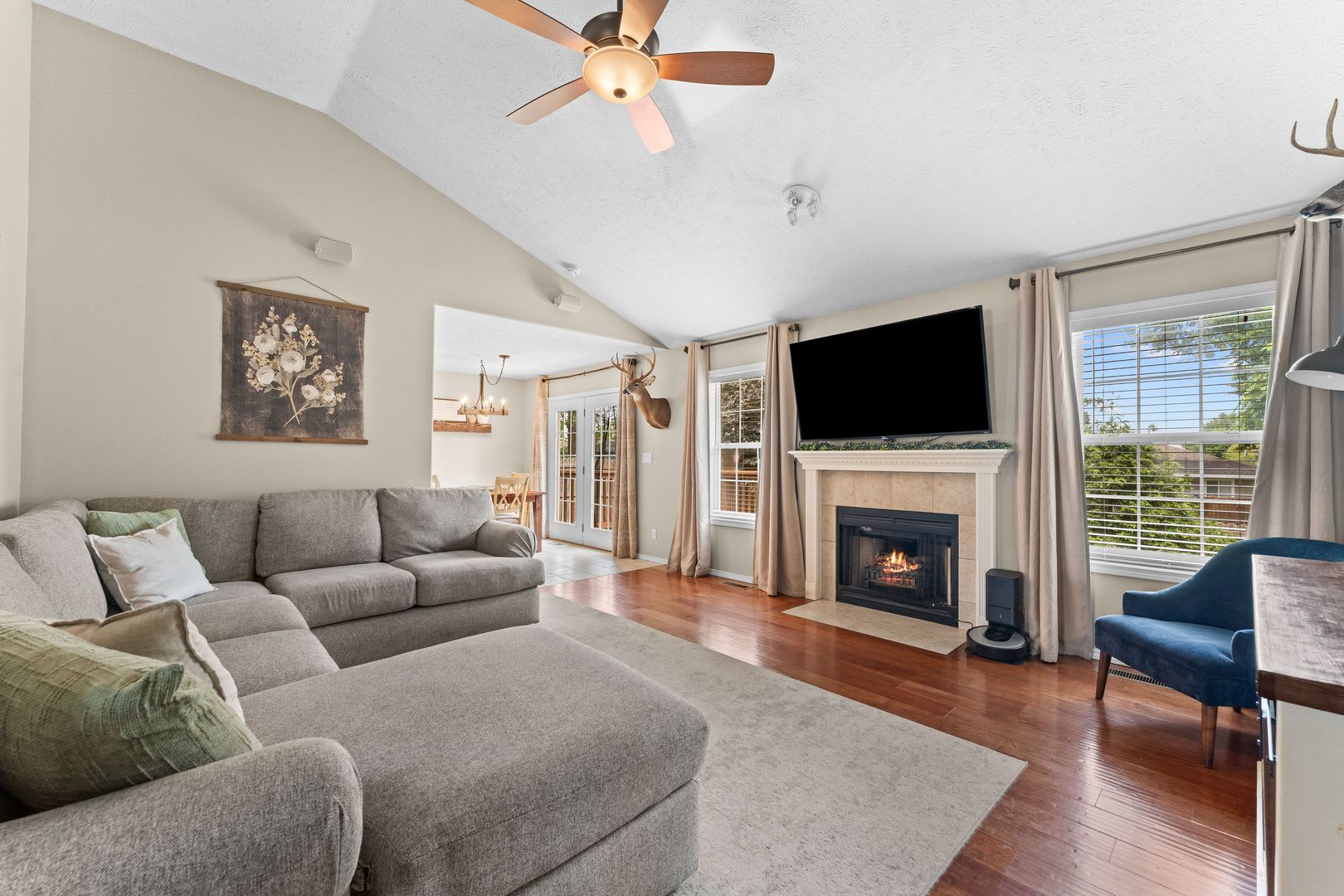 Beautifully Updated 3 Bedroom Home With 2 Baths 2 Car Garage With Fenced Yard – photo 1
