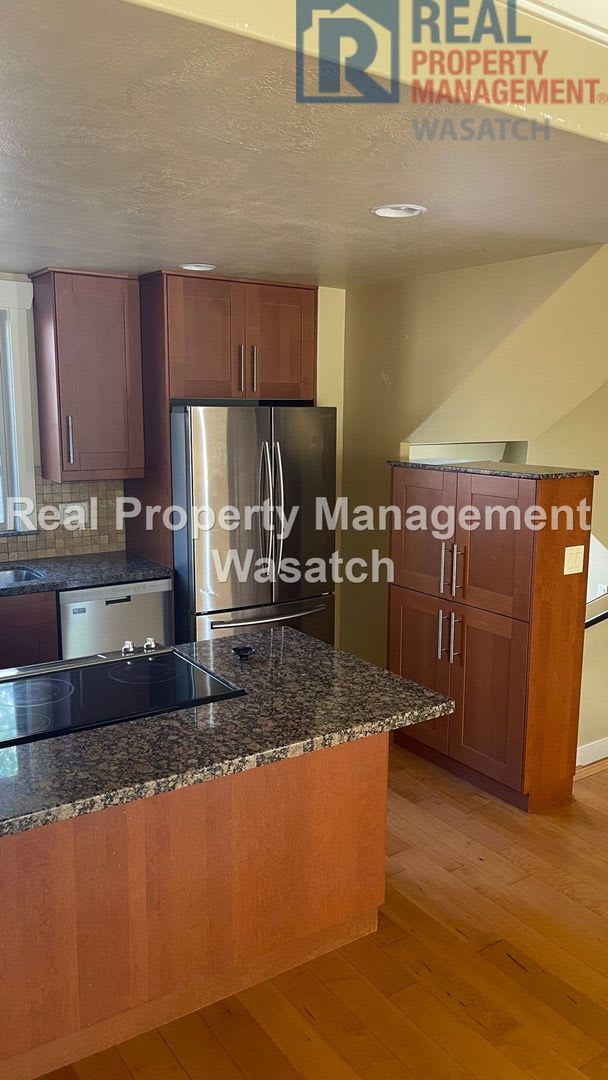 Beautiful 3 bedroom, 3 bathroom Townhome across from Liberty Park in Salt Lake City Utah!! – photo 3