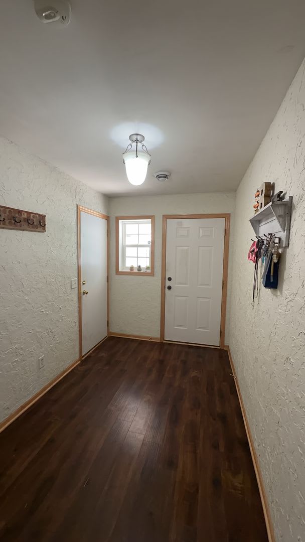 Spacious 2 bedroom townhome available 9/10!! – photo 2