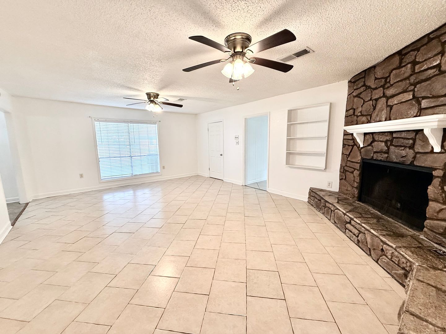 Spacious 4 Bedroom Home with Bonus Room in O'Neal Place – photo 5