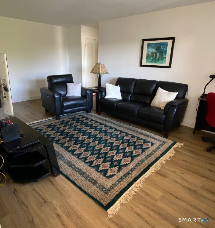6 Canterbury Court – photo 2