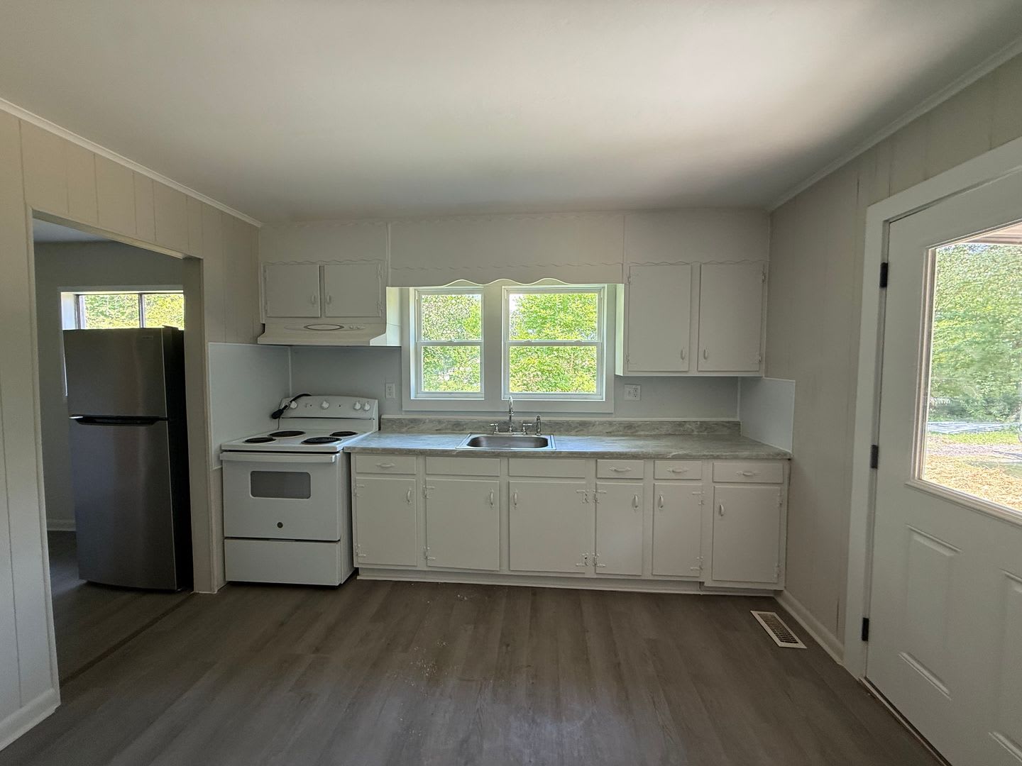 Newly Updated 3 Bedroom Home with Bonus Room in Rossville! – photo 5