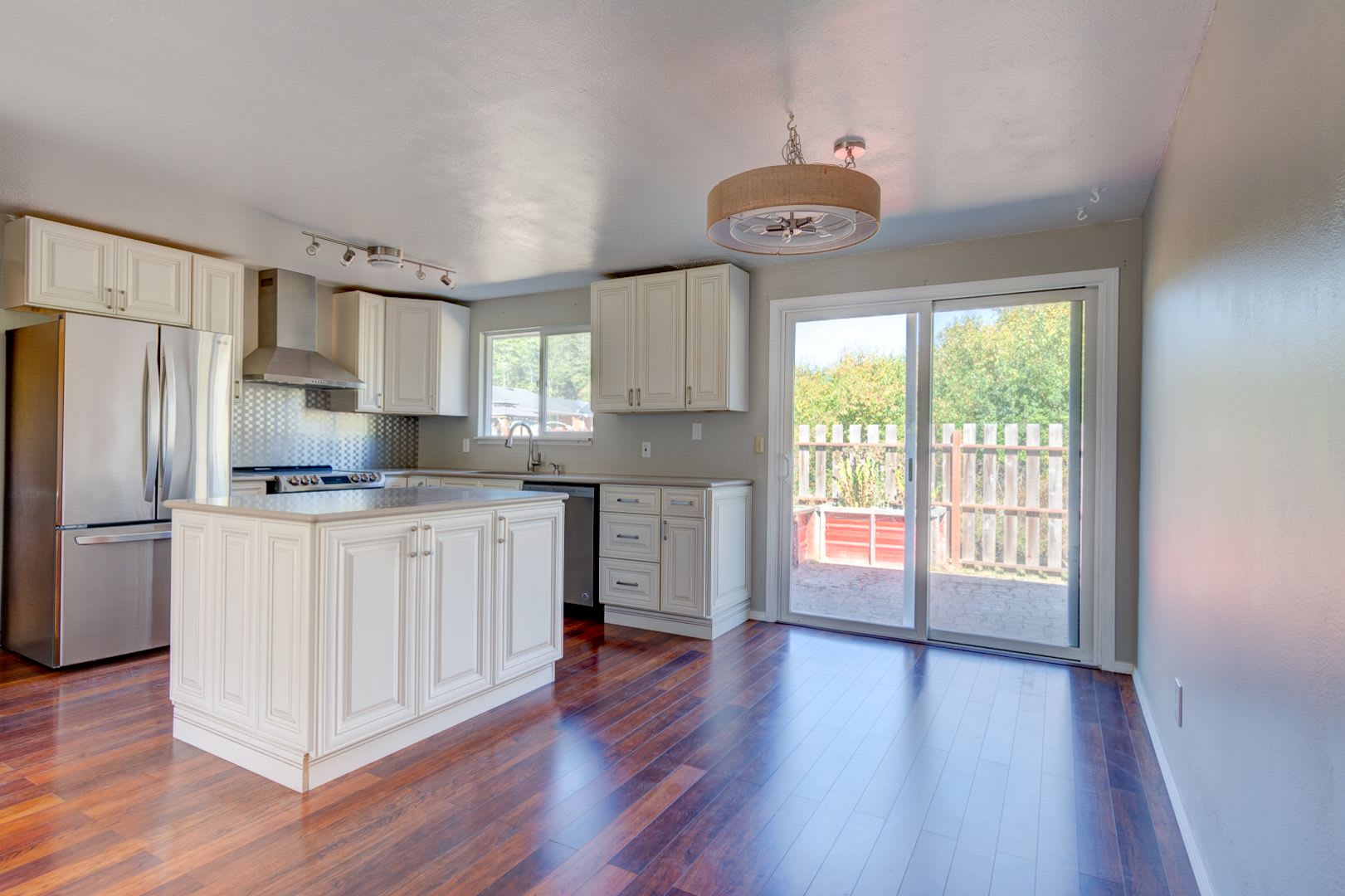 3 Bedroom 1 Bathroom in Sierra Community – photo 4