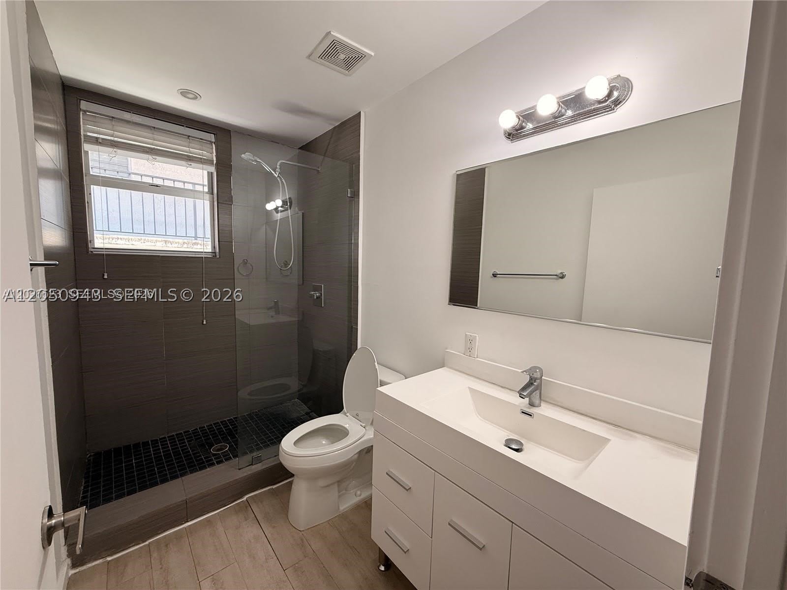 1611 Meridian Ave – photo 5