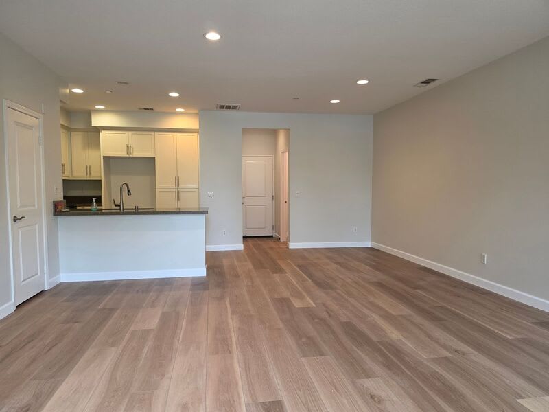 15236 Davenport St – photo 5