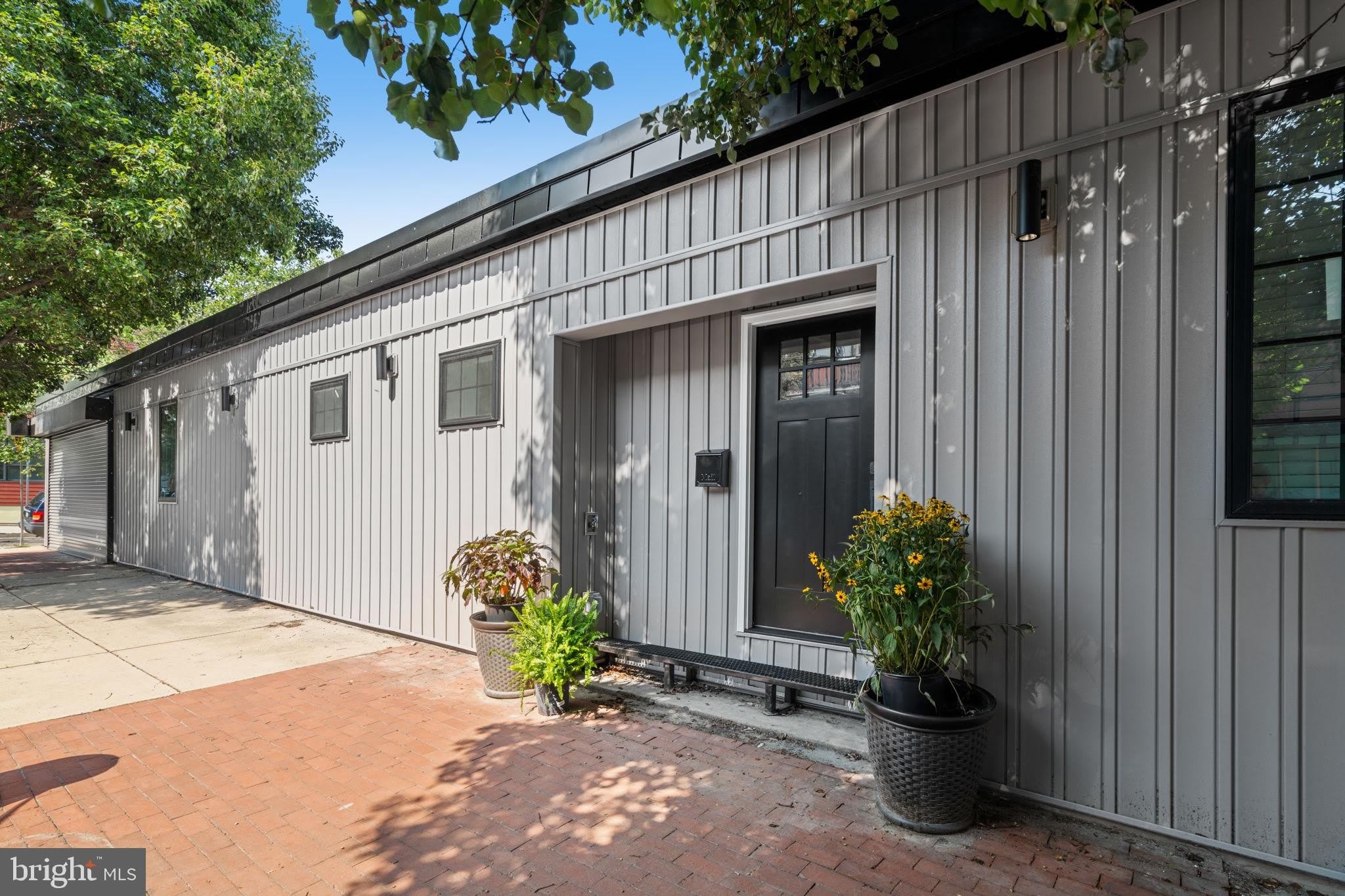 1629 EYRE Street – photo 1