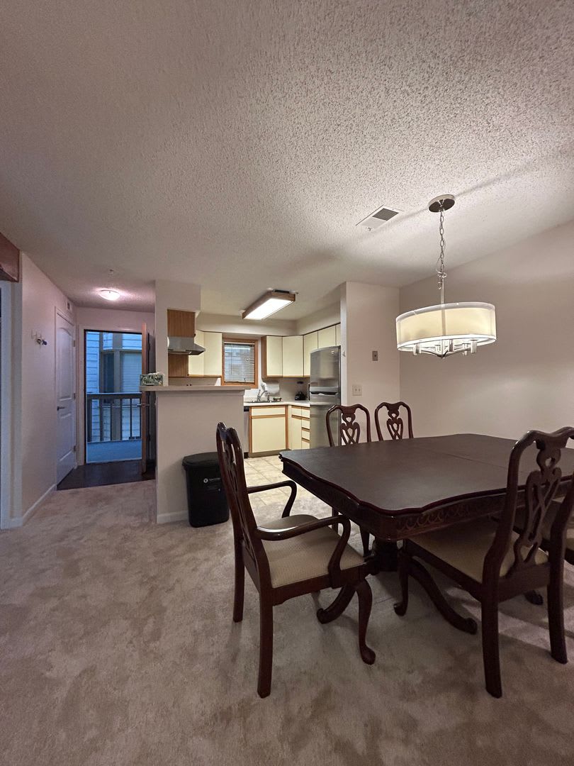 Partially Furnished 1 Bedroom Office Close To Cu Utilities Included – photo 3
