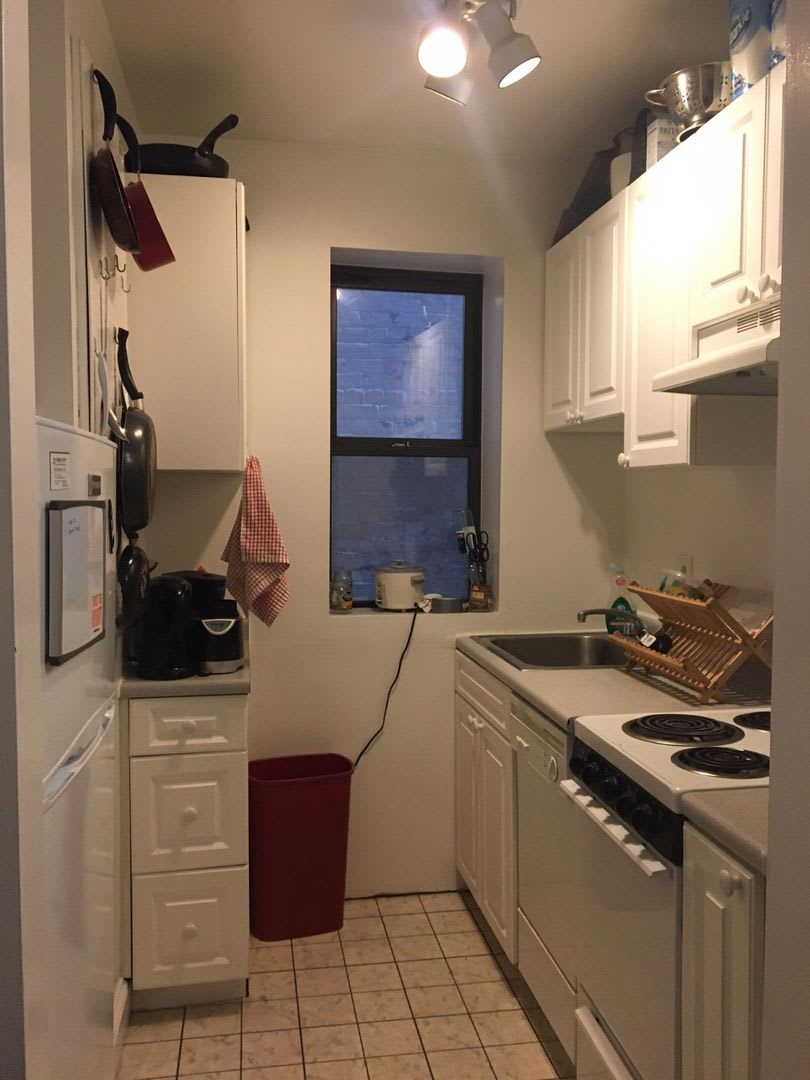 Nicely located affordable 3 bed near Kenmore Square for 9/1! – photo 3