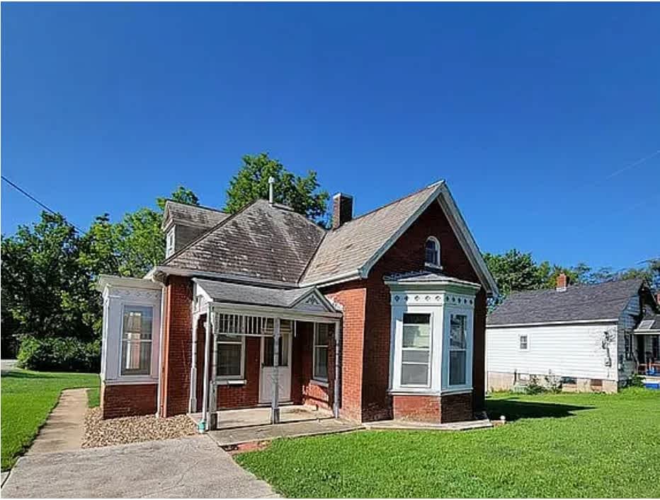 216 E Walton St – photo 1