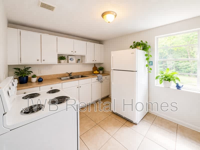 5742 Newberg Ln – photo 3