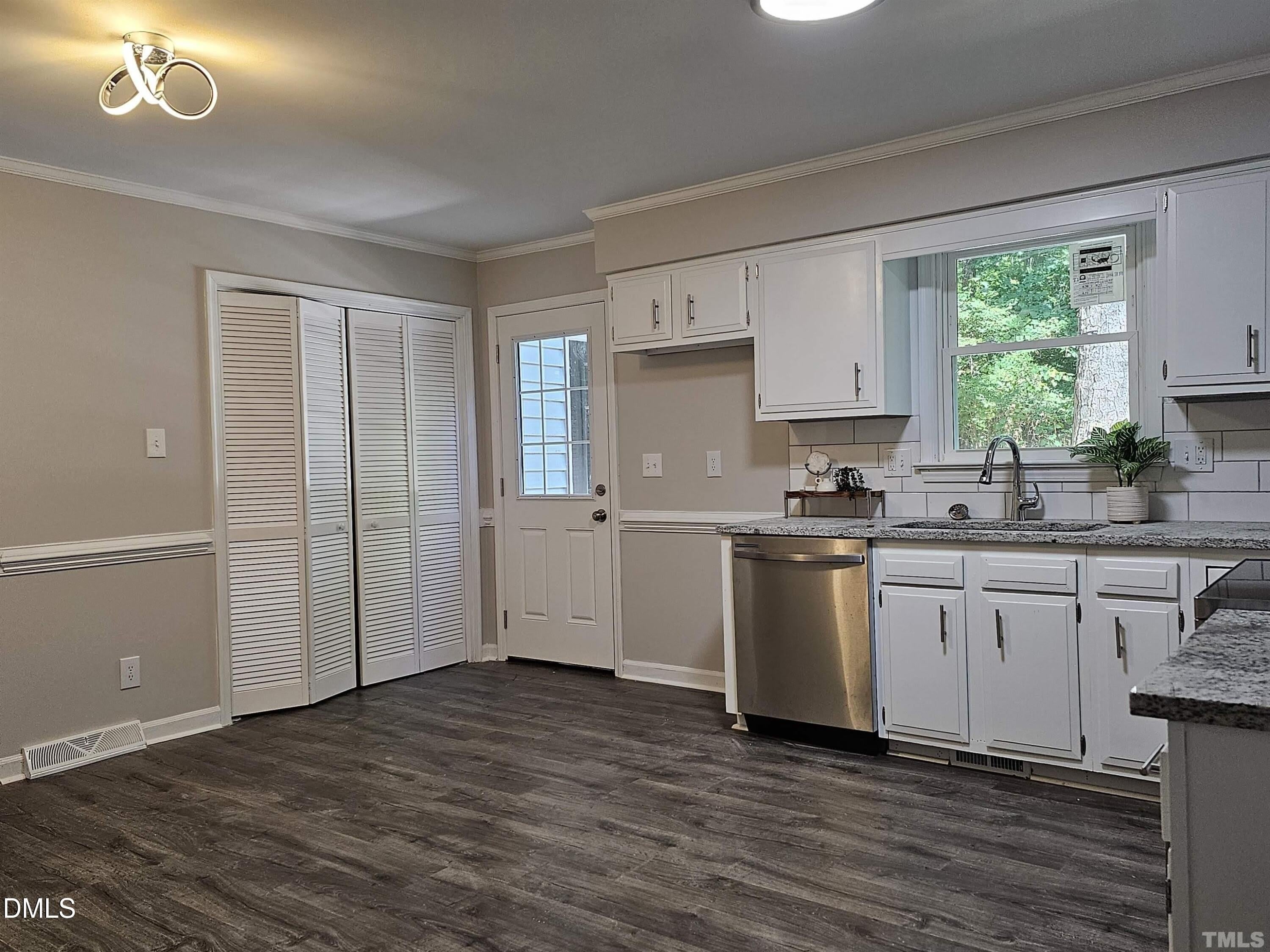 5906 Applewood Lane – photo 3