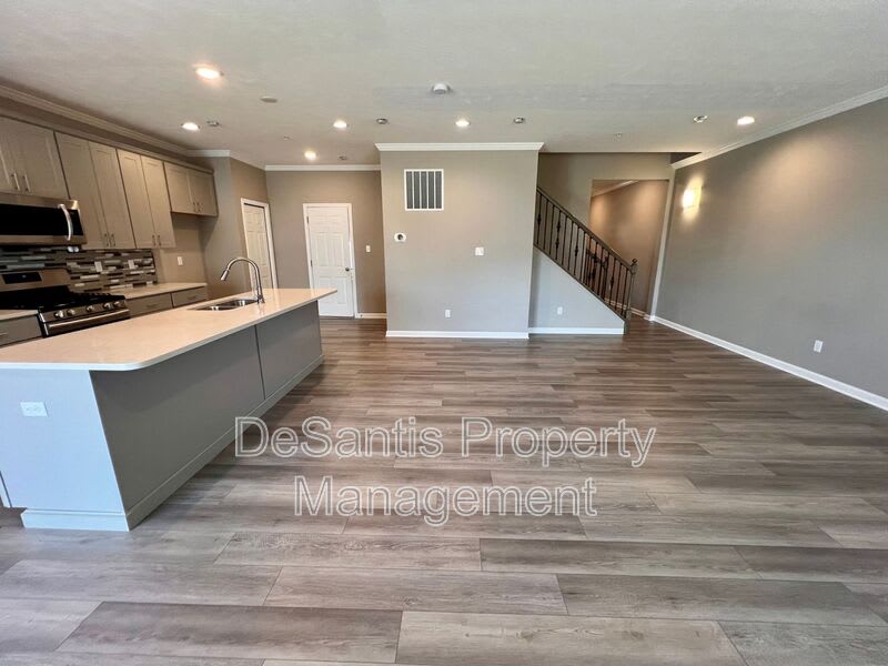 2105 Canterbury Drive – photo 4
