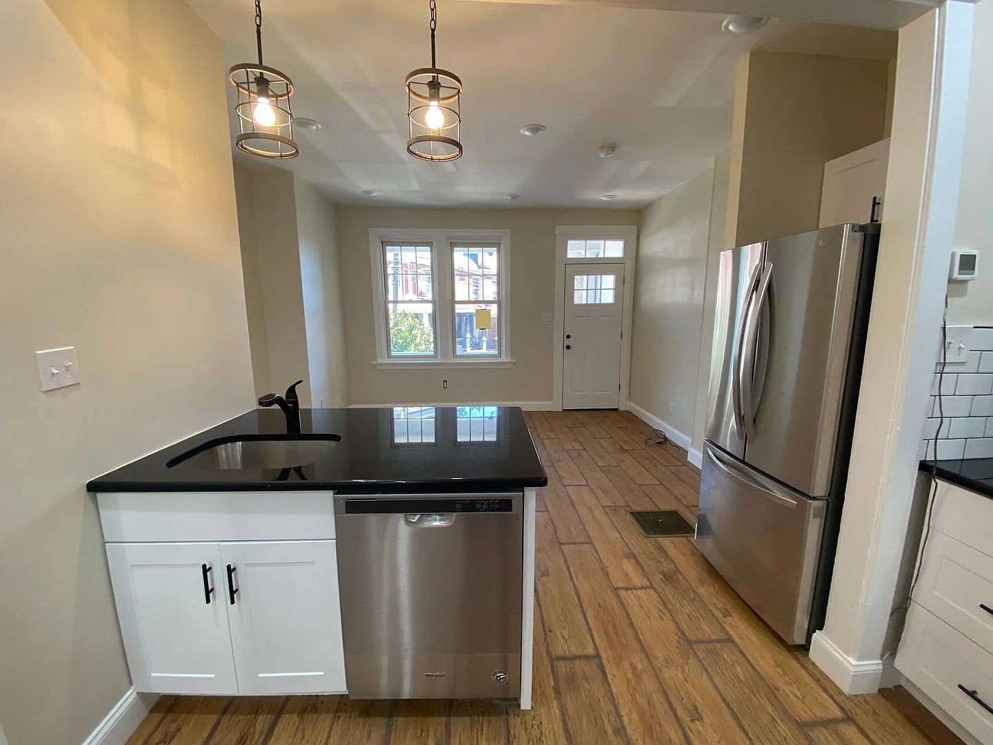 Stylish 3-Bedroom 2.5 Bath Available in Lancaster City – photo 4