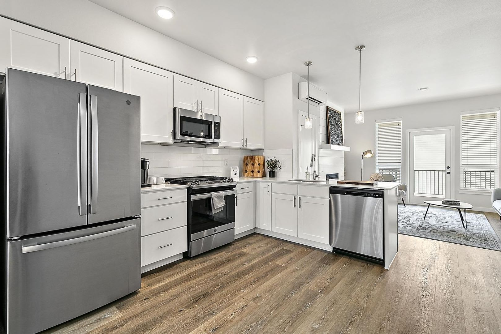 Spacious 3 Bedroom, 3 Bath Townhome with 1-Car Garage! – photo 3