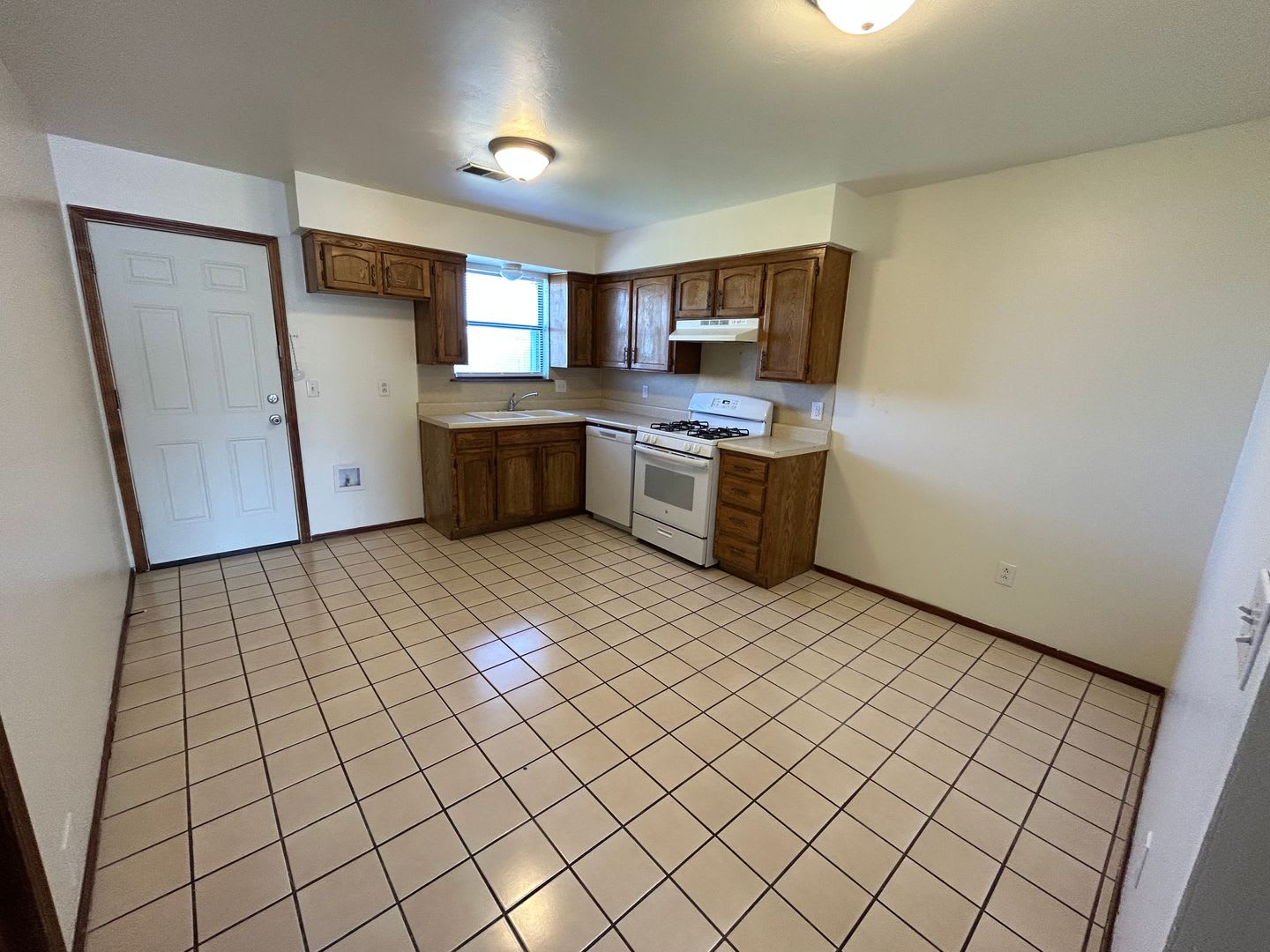Cute 2 bed 1 bath you don't want to miss! – photo 1