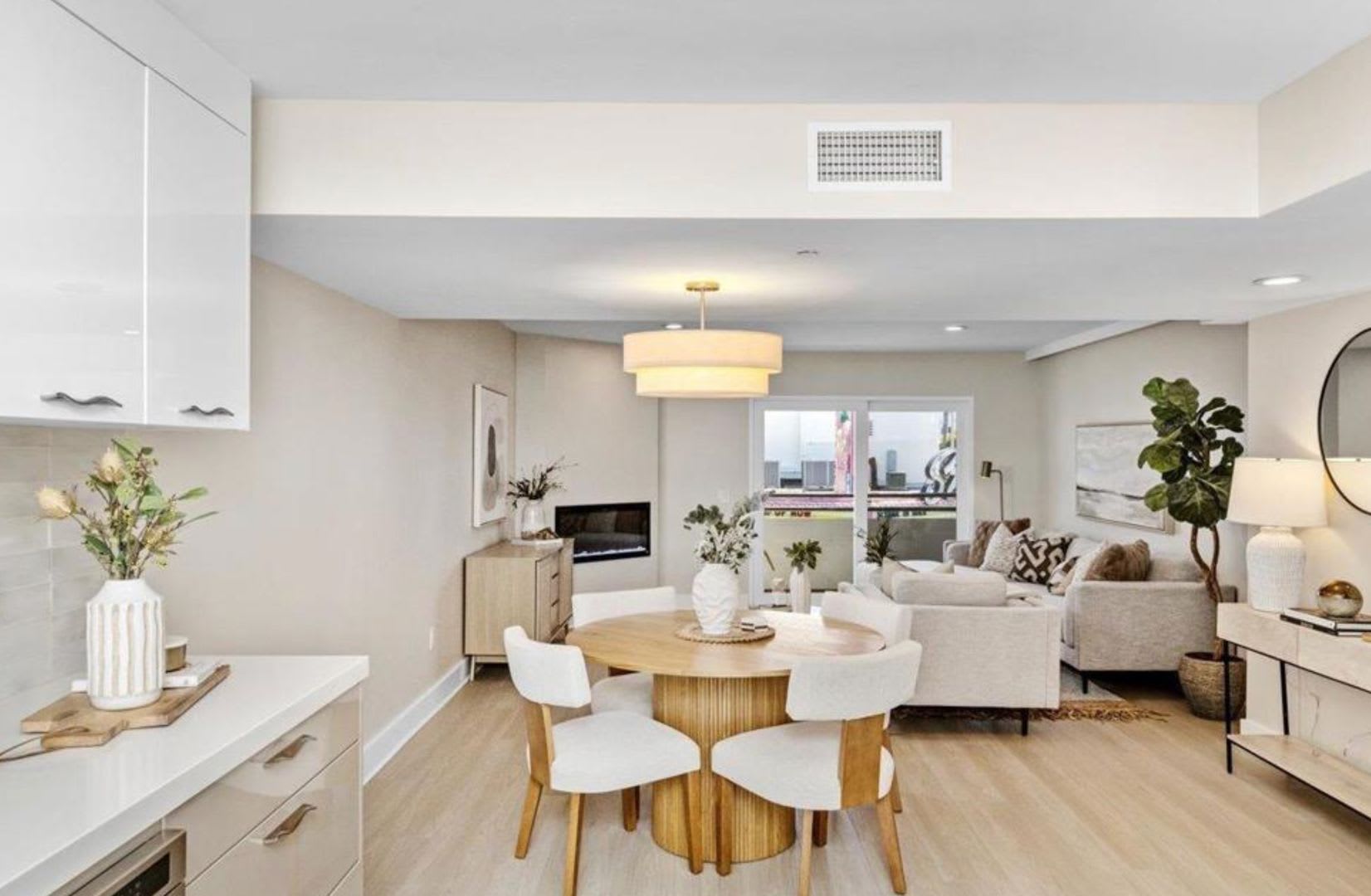 Live in a Penthouse with Private Rooftop Deck, just 4 blocks from the Beach – photo 4