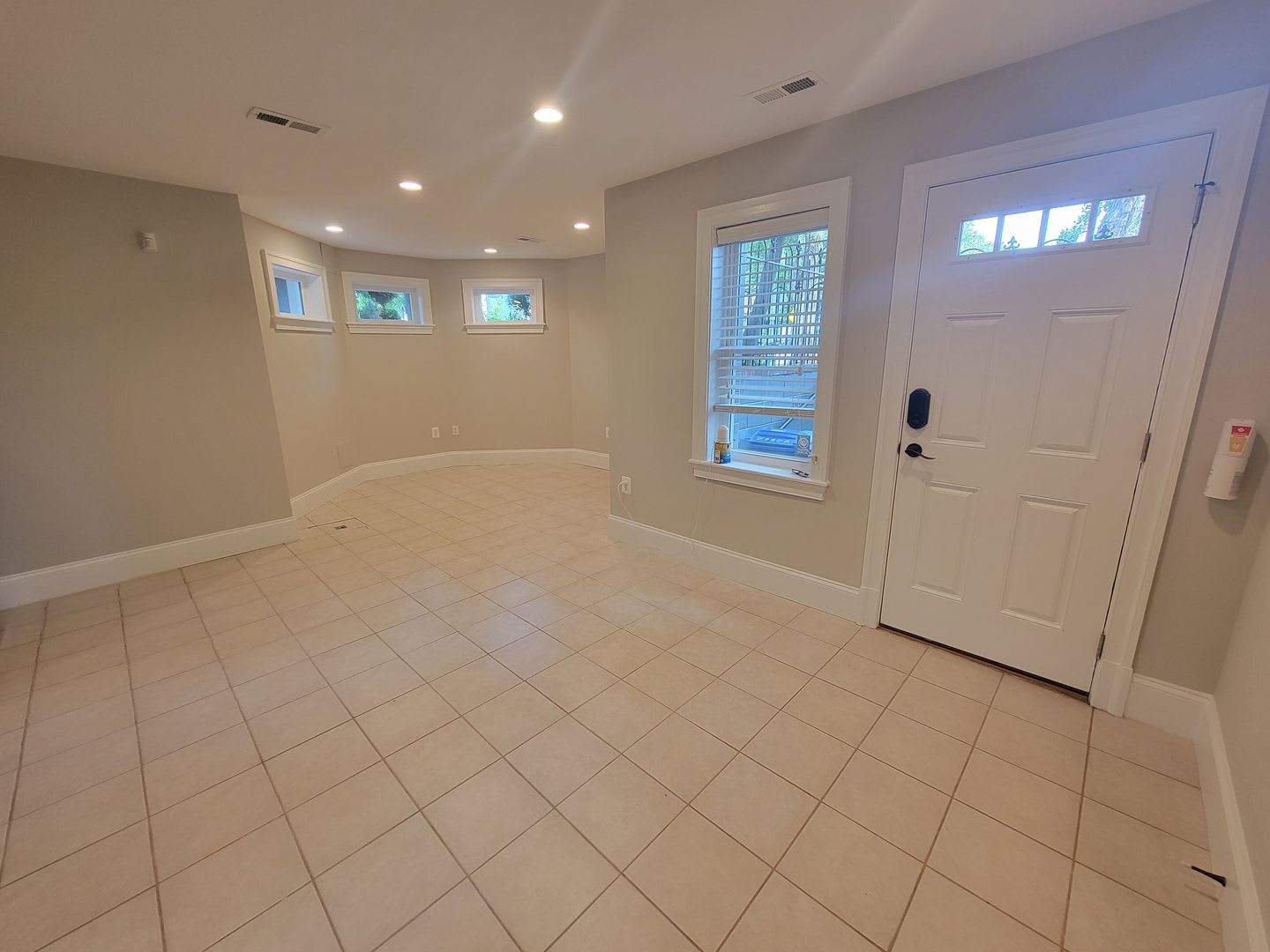 Capitol Hill North Neighborhood Basement Condo Light Filled 2Br 1 Bath Utilities Included – photo 5