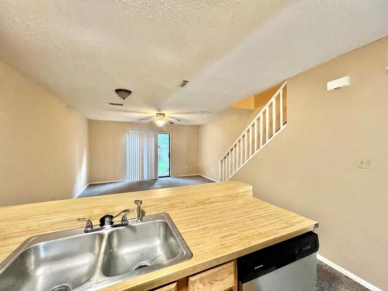 421 Hollywood Blvd E – photo 3