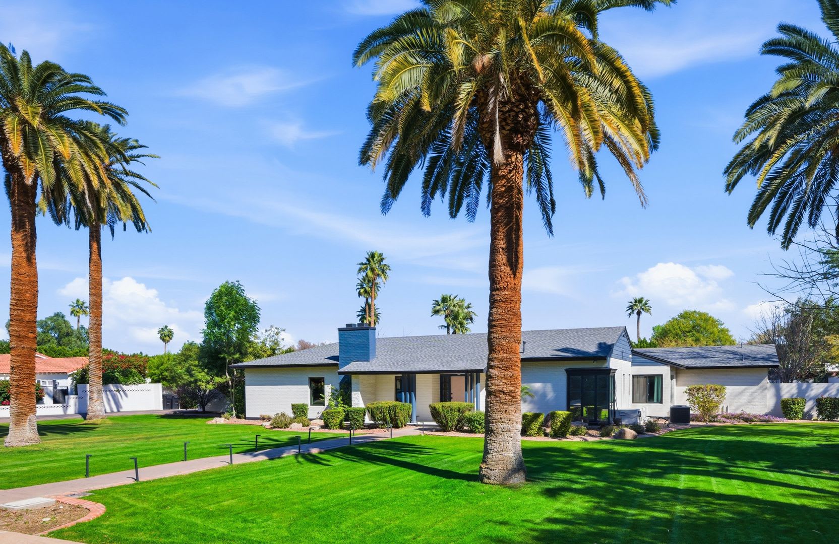 FULLY FURNISHED EXECUTIVE PHOENIX COUNTRY CLUB HOME IN GATED COMMUNITY – photo 2